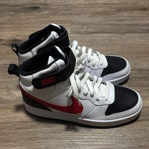 Youth nike kids court borough mid size 6Y